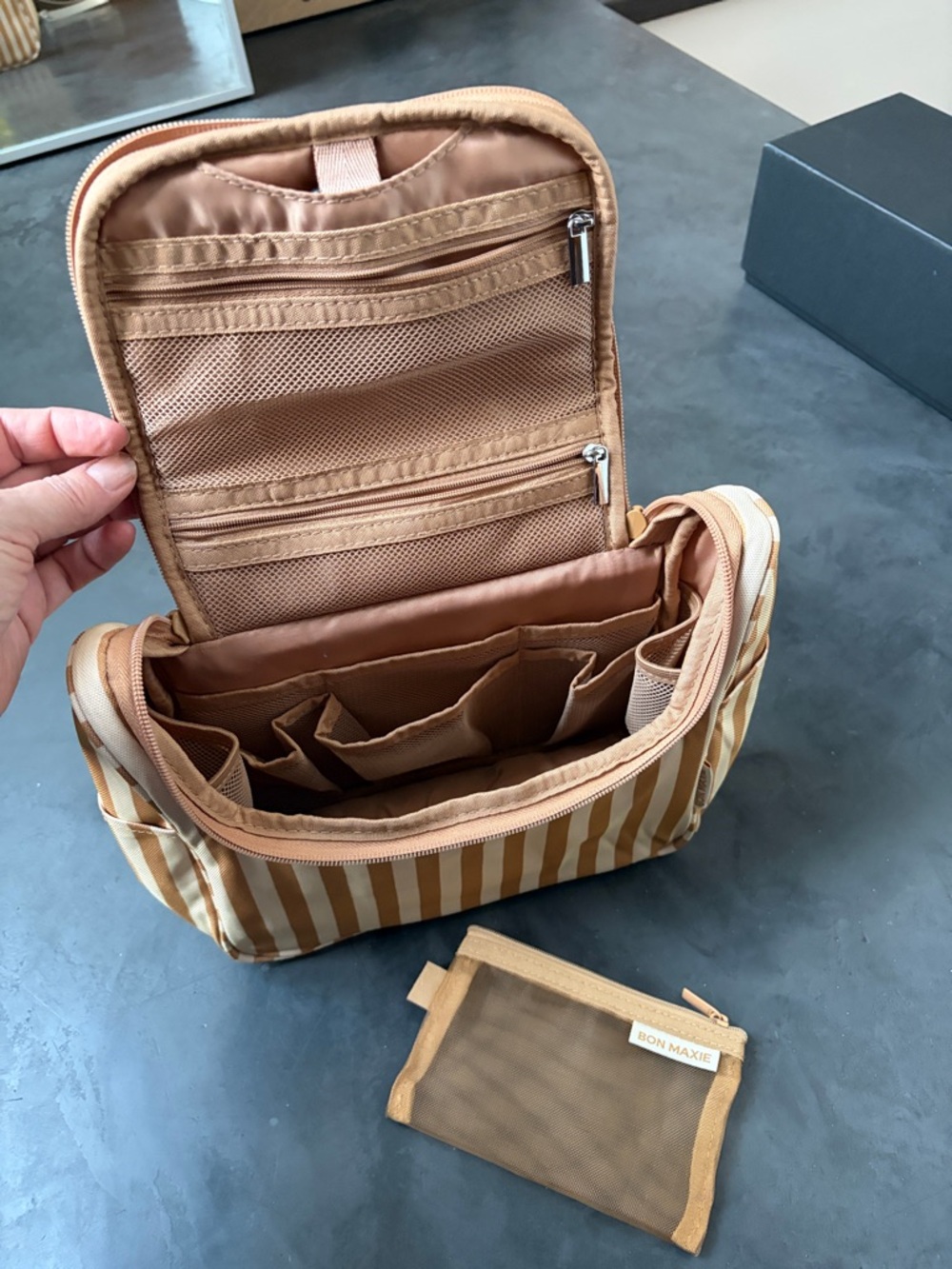 NWT Bon Maxie Toiletry Bag - Picture 4 of 8